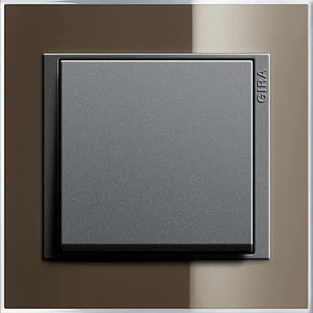 Коричневый