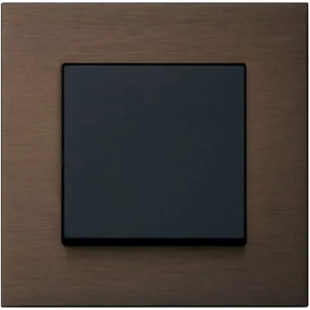 Коричневый