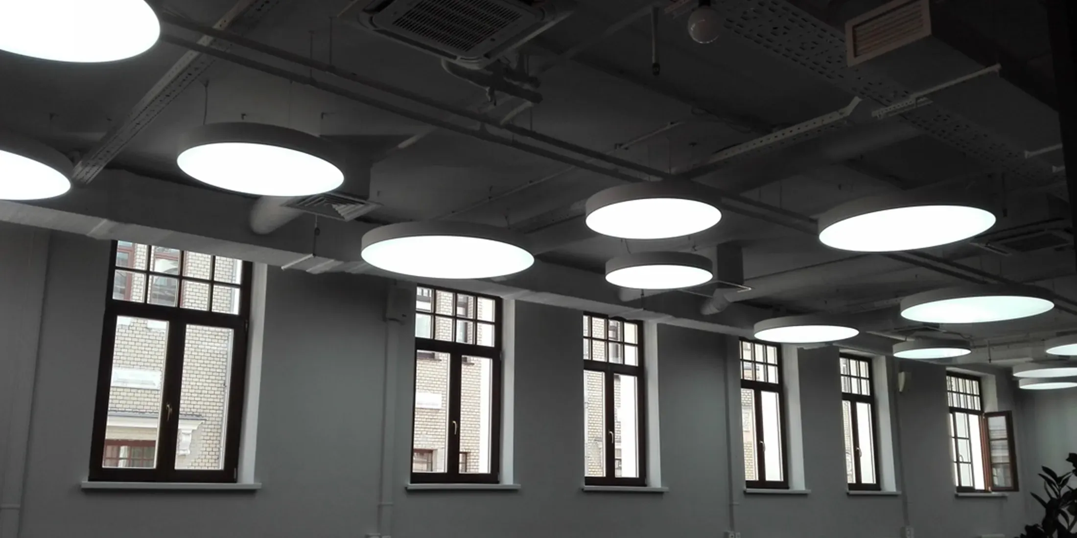 Объемные и линейные светильники